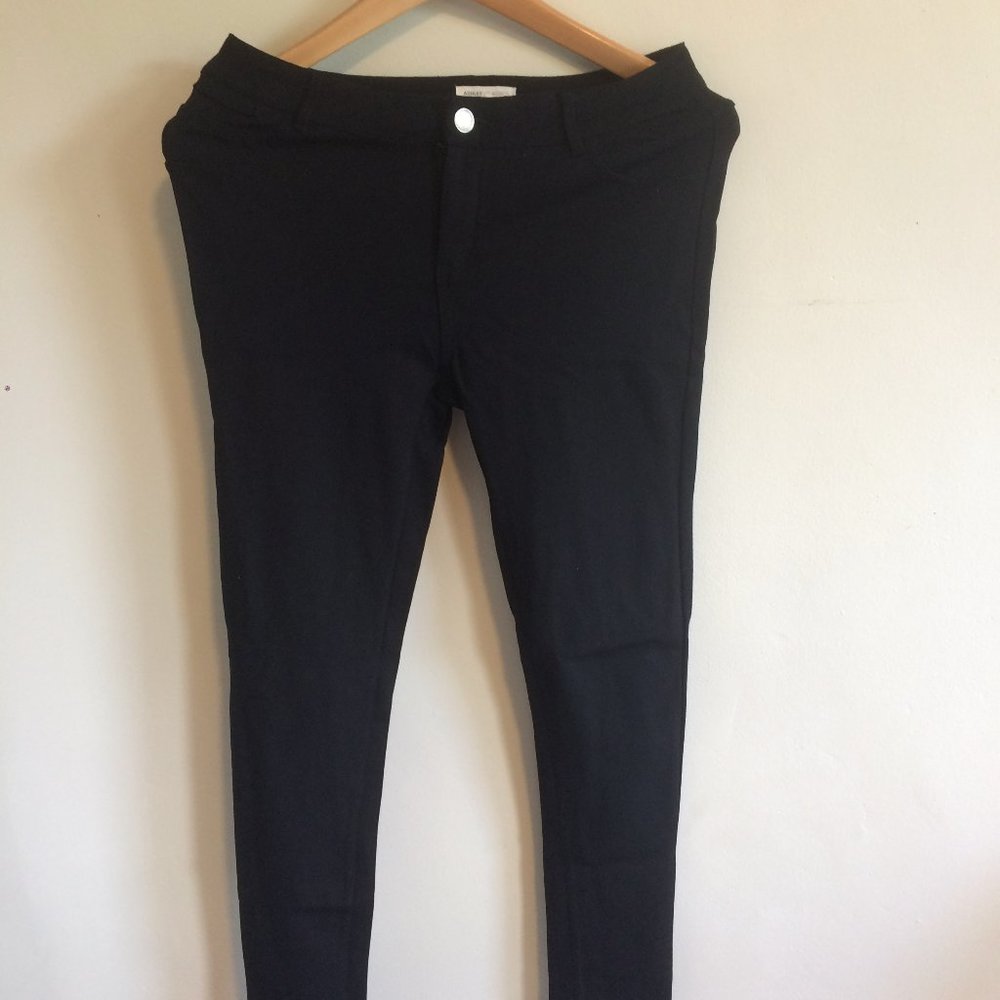 Lulu's Black Jeggings with Zipper